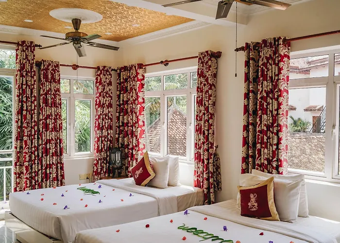 Golden Banana Hotel 4*