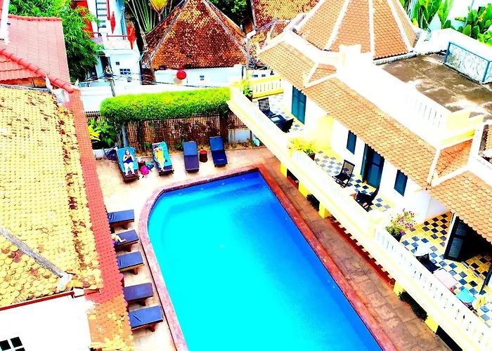 Golden Banana Hotel
