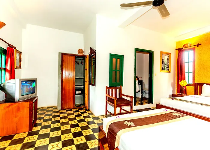 Golden Banana Hotel 4*