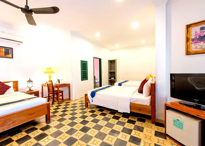 Golden Banana Hotel 4*