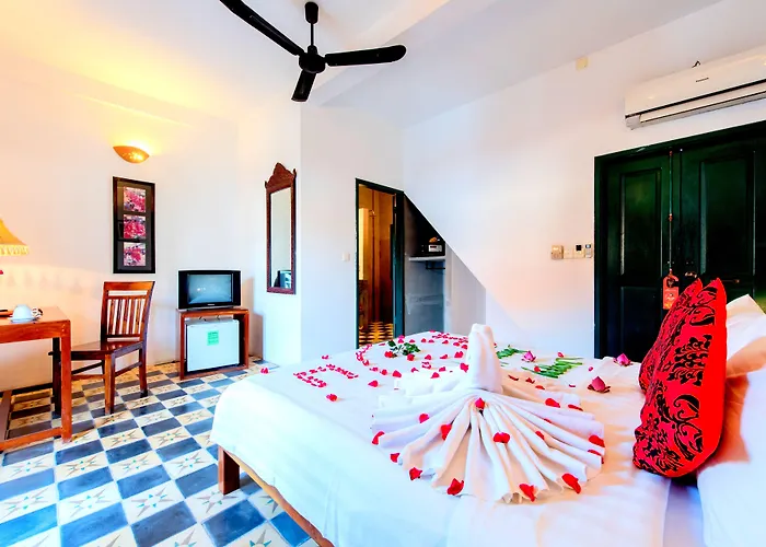 Golden Banana Hotel 4*