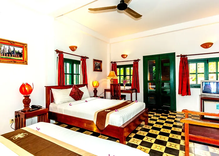 Golden Banana Hotel