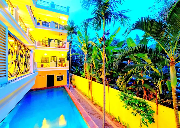 Golden Banana Hotel 4*
