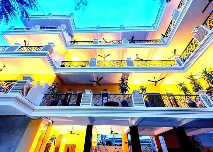 Golden Banana Hotel