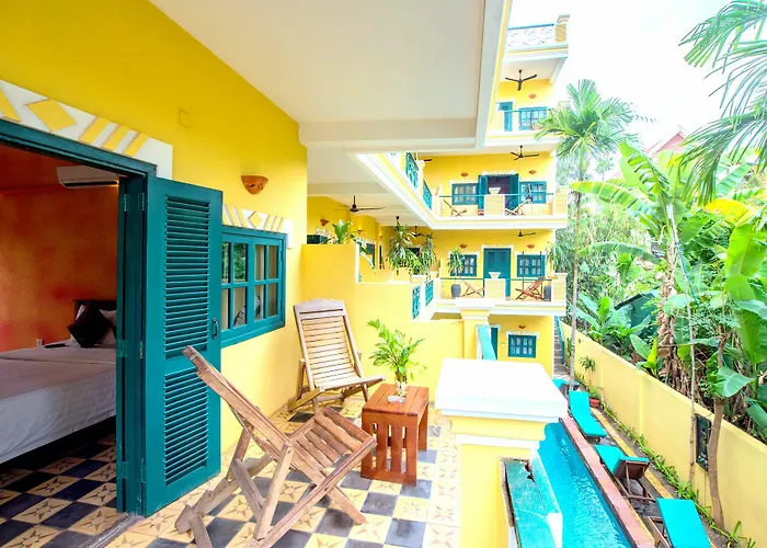 Golden Banana Hotel
